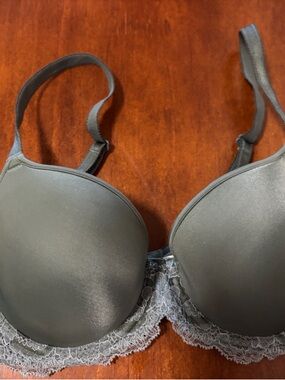 Wacoal Gray Lace-Trim Molded Cup Bra